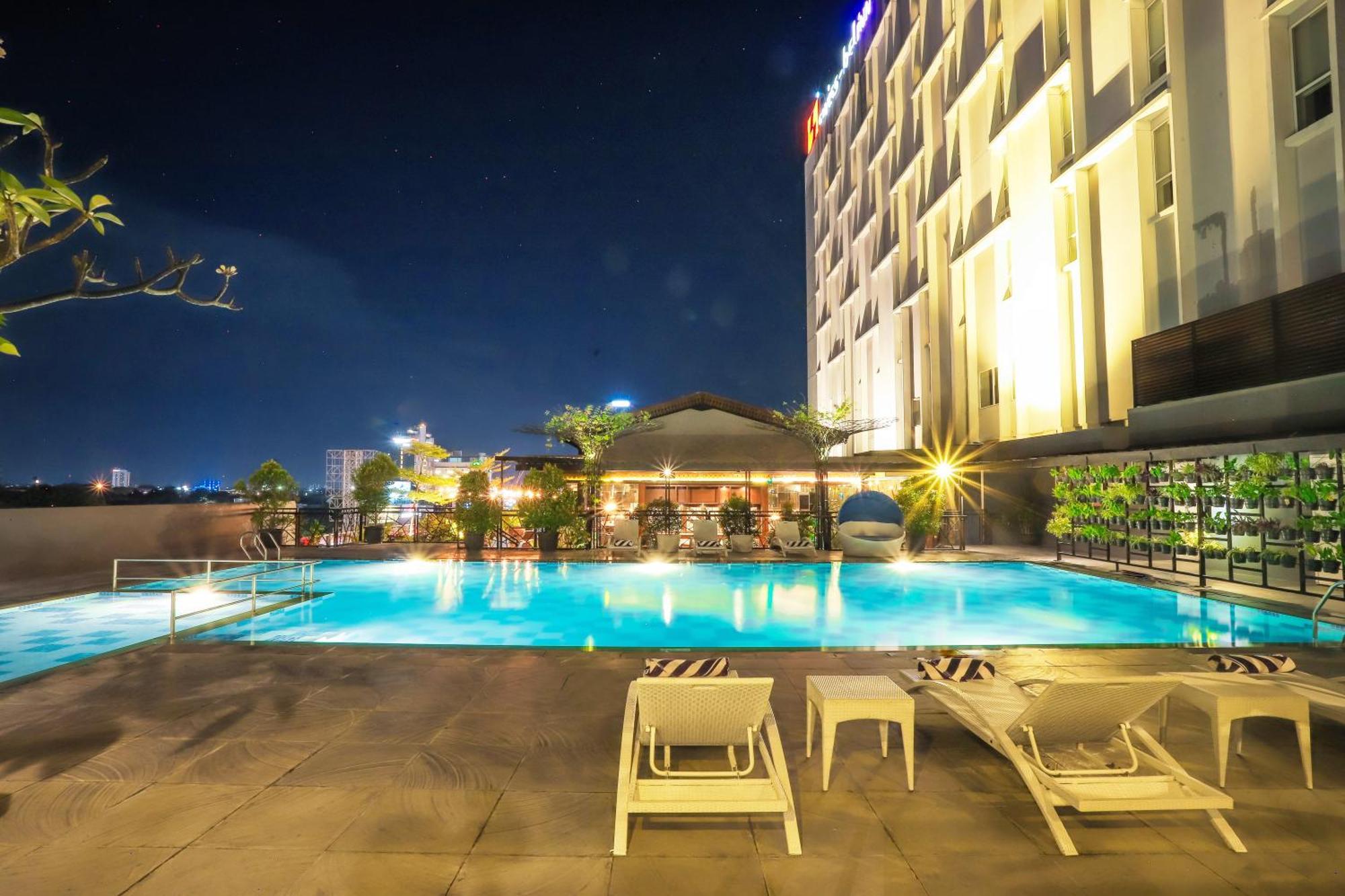 Swiss-Belinn Saripetojo Solo Exterior foto